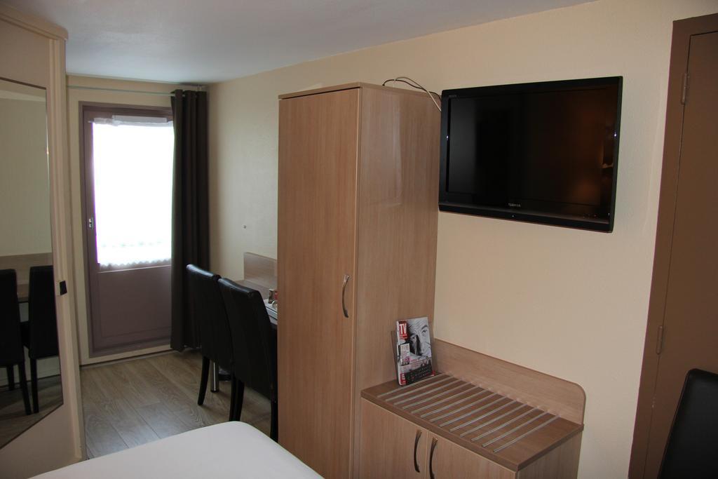 Hotel Logis Lhotel Restaurant Antony Le Buisson 3*